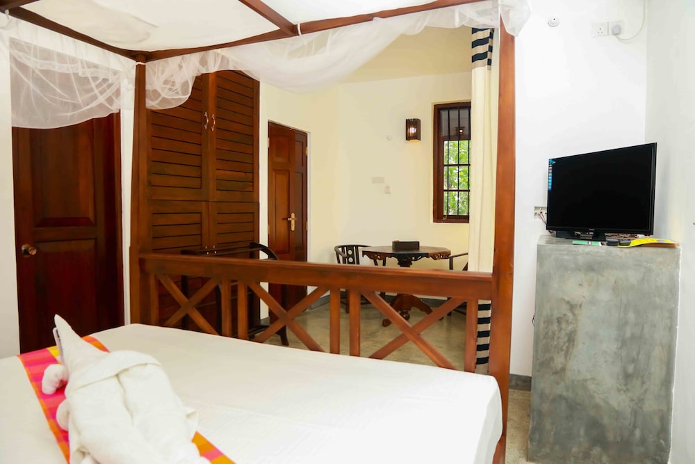 Suite, 2 Bedrooms, Pool View