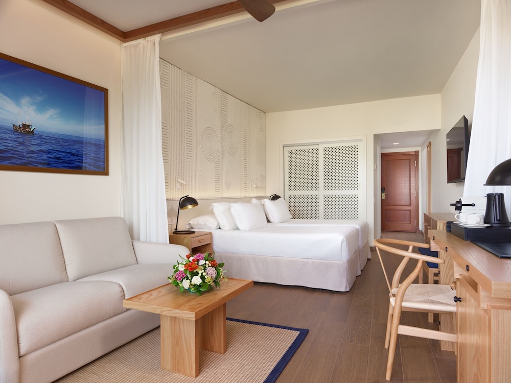Superior Room, Sea View (2 Adults) - Photo 2