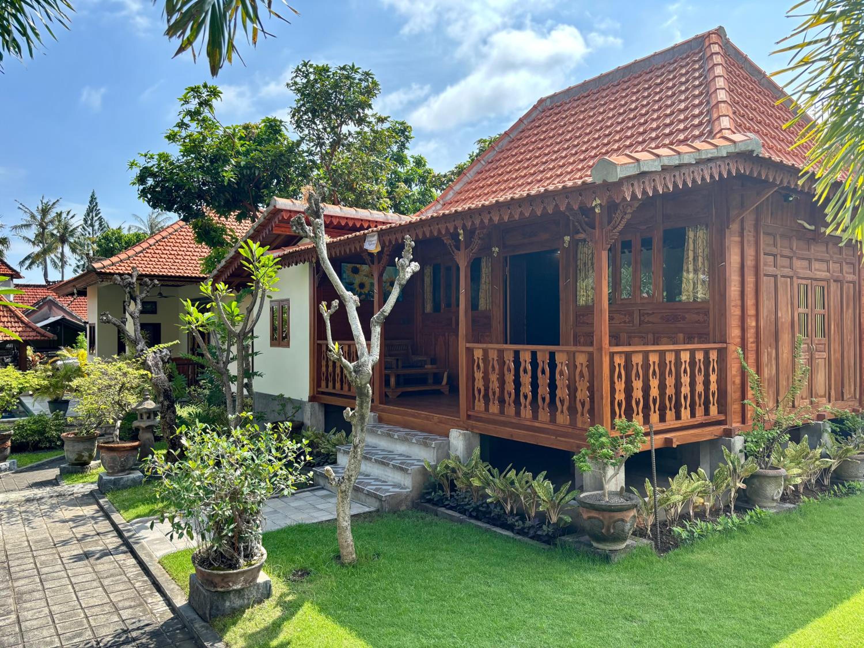 Villa with Garden View