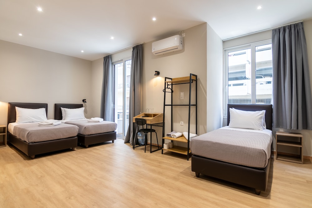 Economy Triple Room photo 1