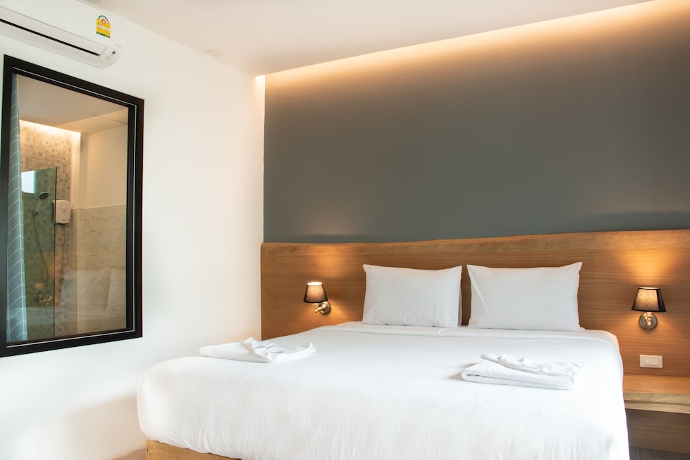 Superior Studio Suite, 1 King Bed photo 2