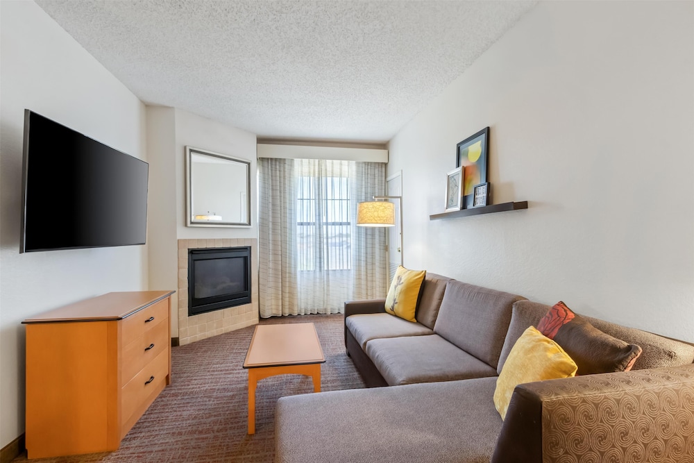 Suite, Multiple Beds, Roll-in Shower