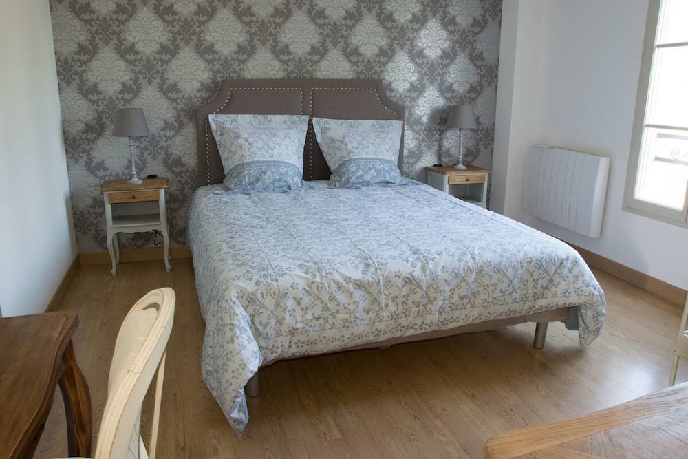 Double Room, with rolloway bed (Bel Air) photo 1