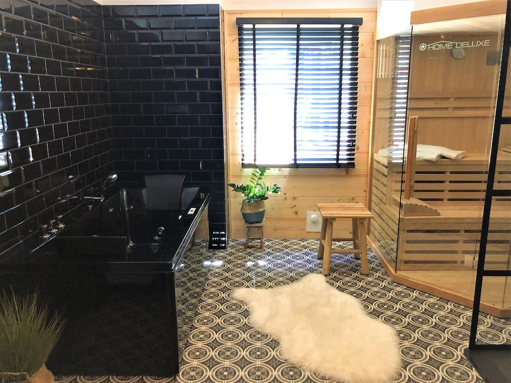 Luxury Suite