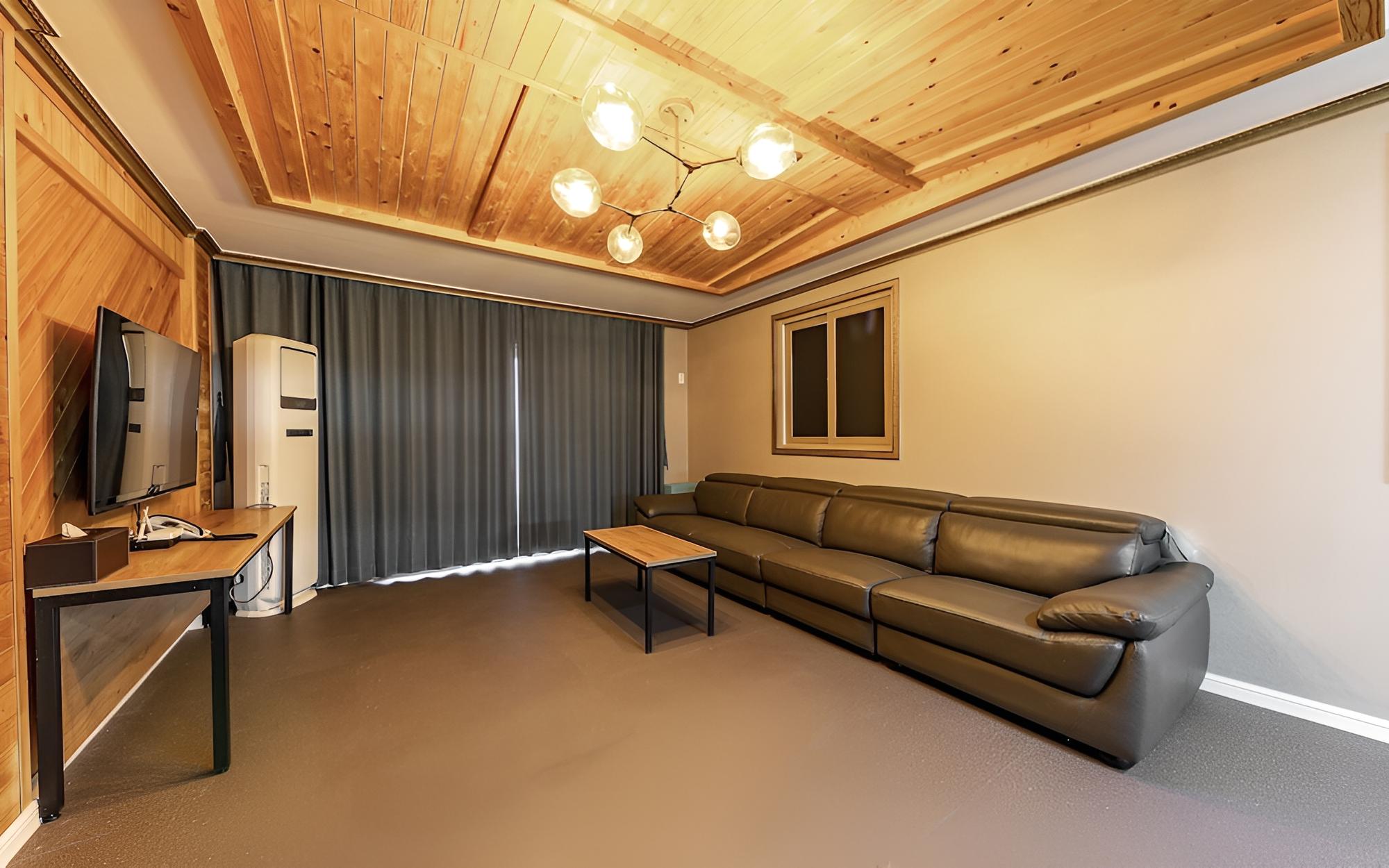 Room (Suite (inquiry about accommodation)) - Photo 5