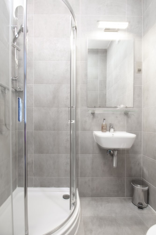 Classic Double Room, Ensuite - Photo 3