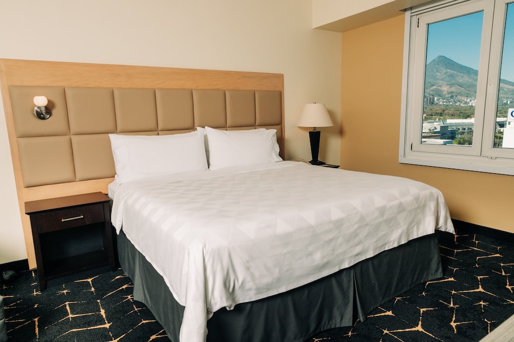 Standard Room, 1 King Bed (Volcano View) - Photo 7