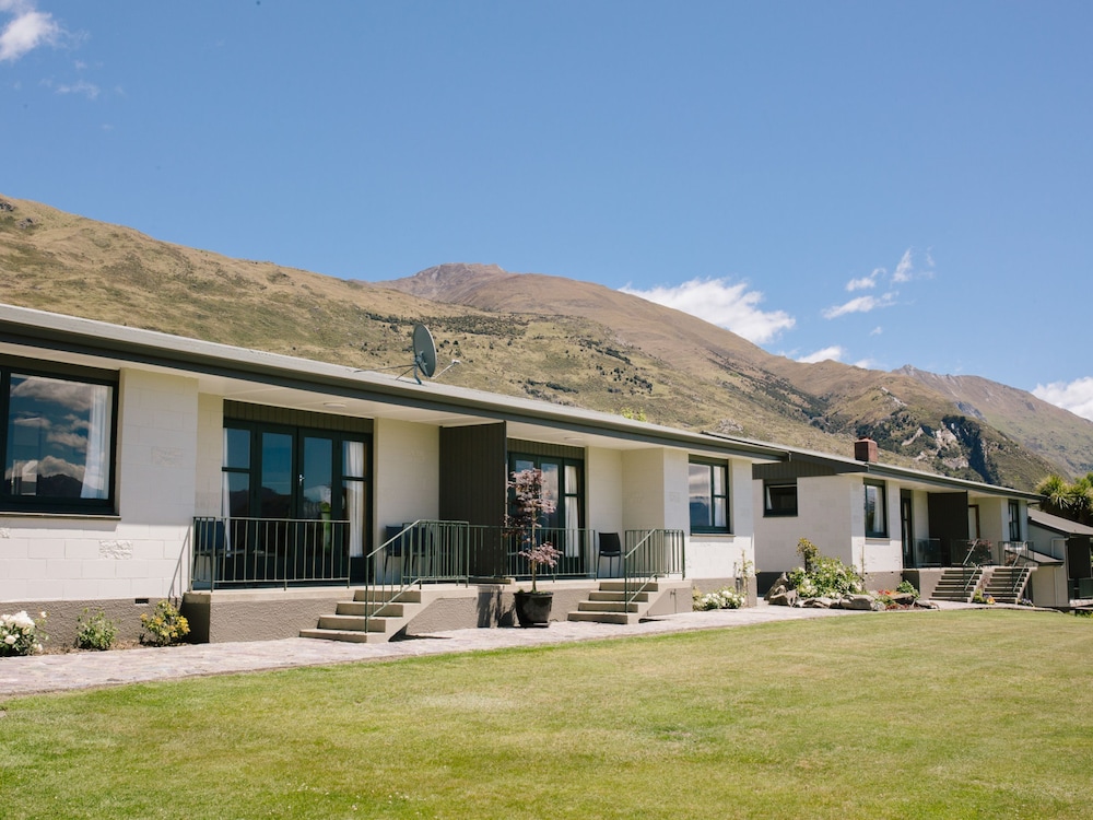 Retro Two Bedroom Motel