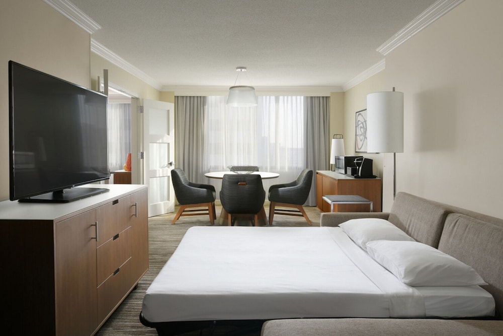 Suite, 1 Bedroom - Photo 6