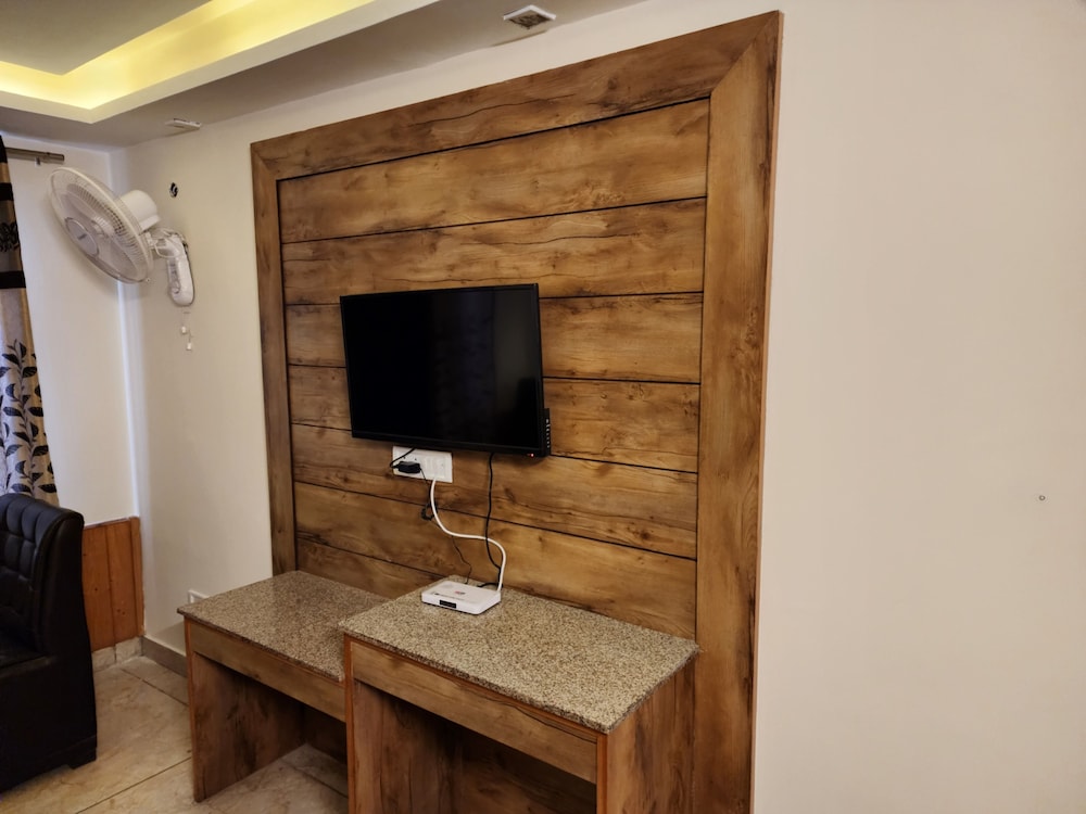 Deluxe Room - Photo 5