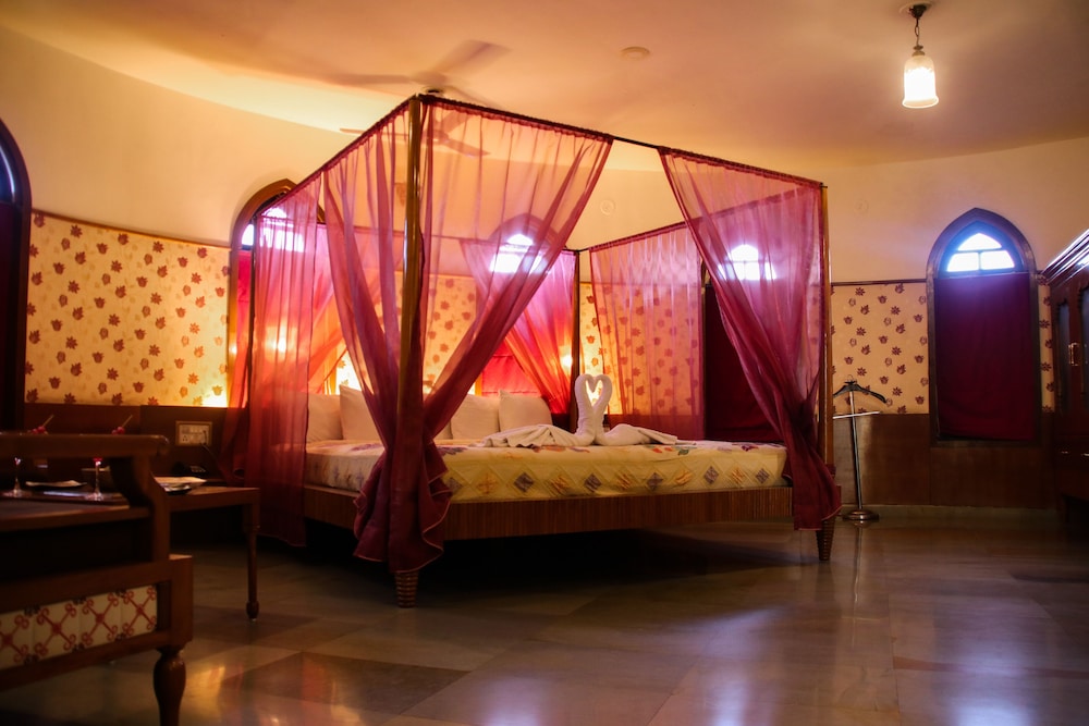 Pranay Vilas Honeymoon Suite photo 3