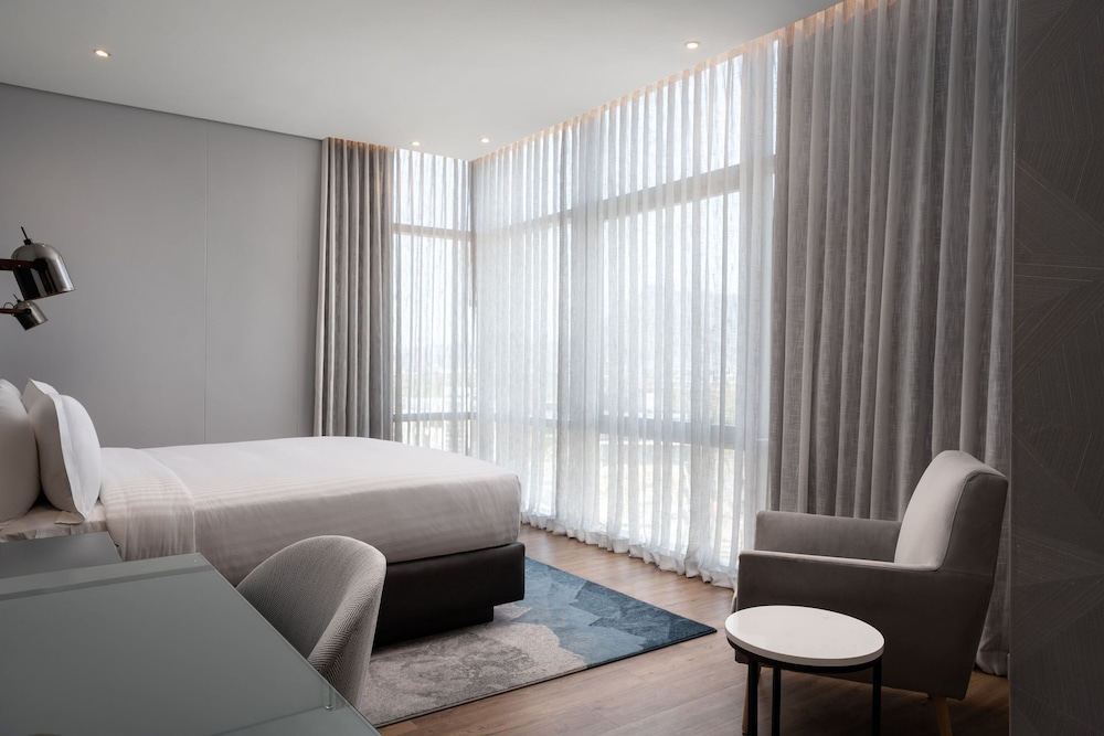 Executive Room, 1 King Bed - Photo 3