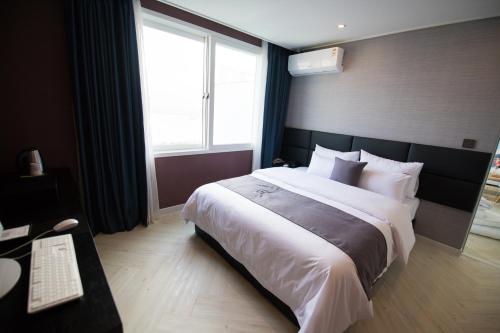 King Suite with Sea View - Photo 3