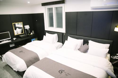 Double Room with Sea View photo 2