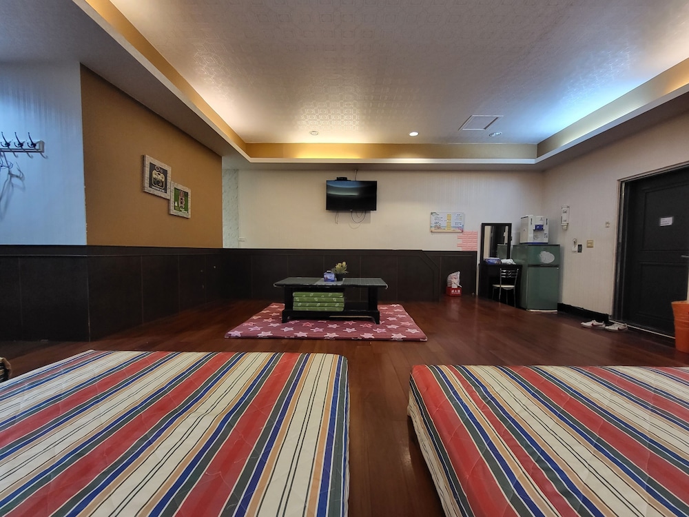 Family Room, Multiple Beds, 2 Bathrooms, Ground Floor (12 people) photo 3