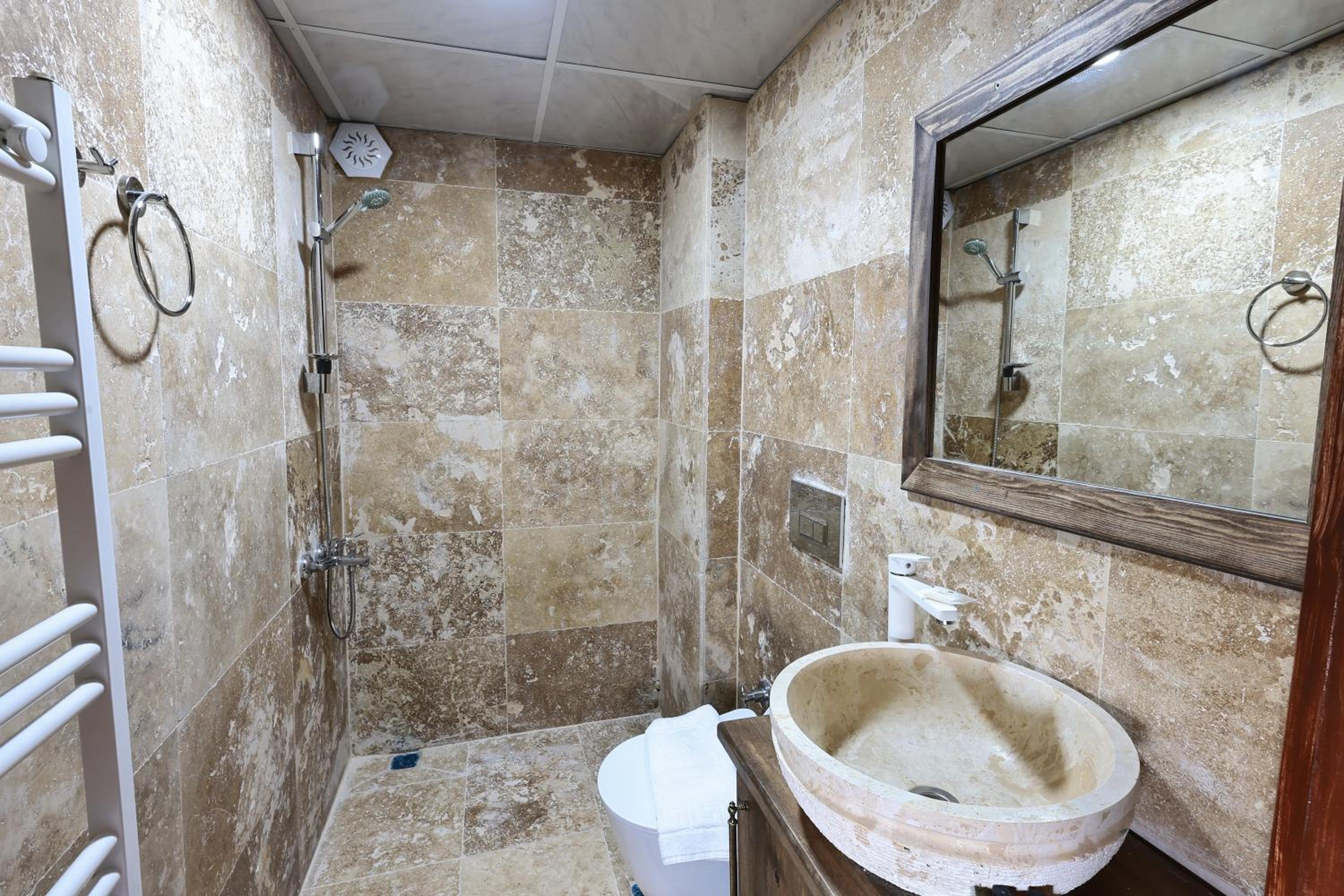 Underground Room - Photo 4