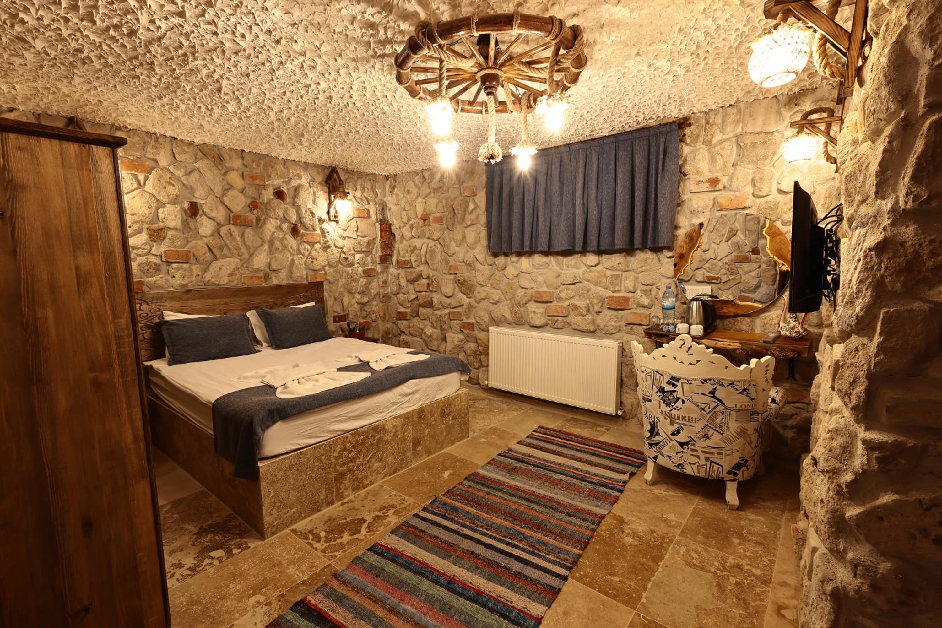 Underground Room - Photo 2