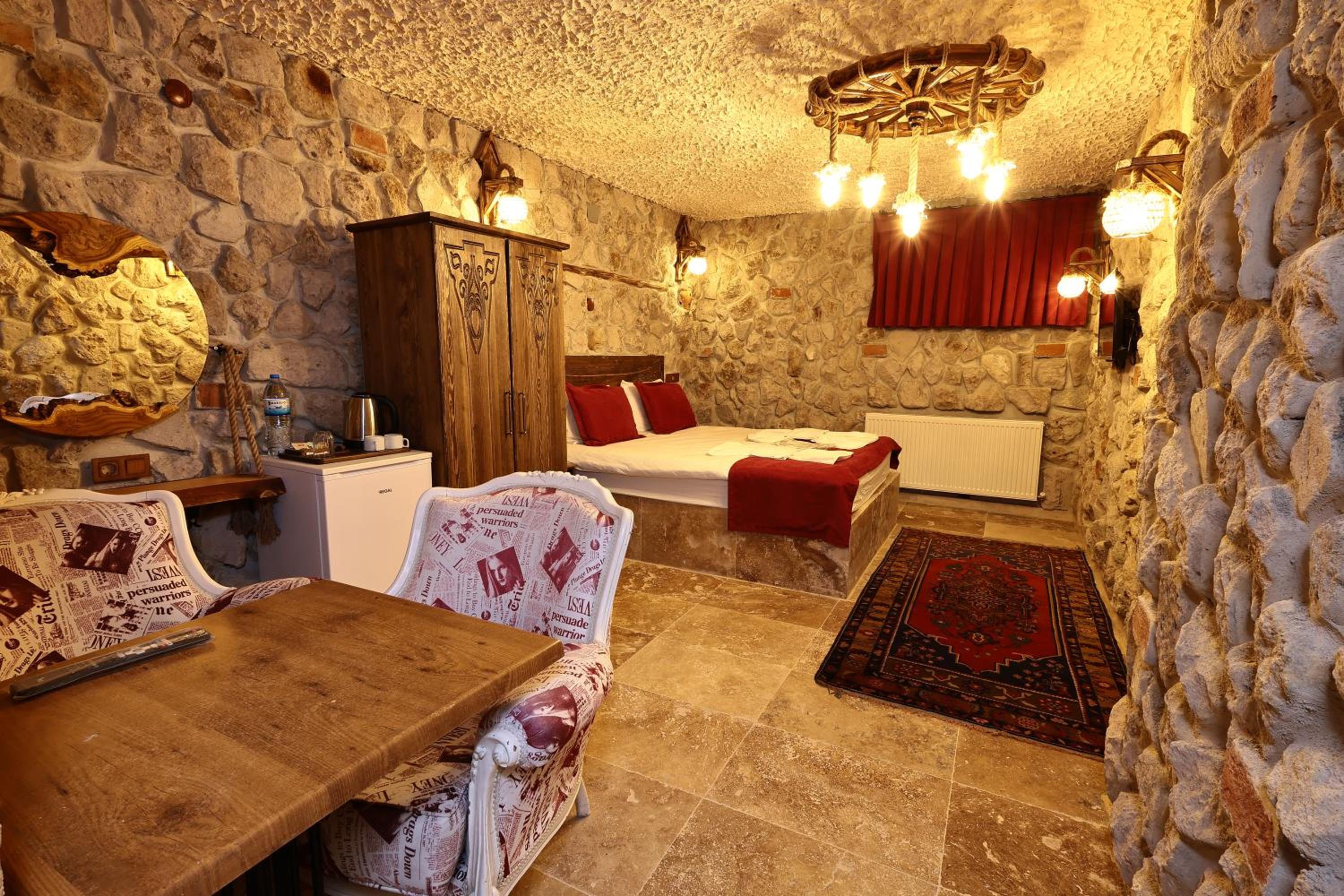 Underground Room - Photo 1