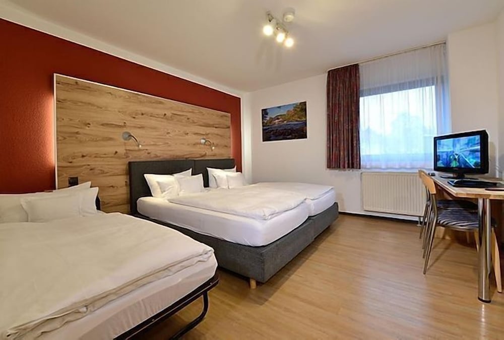 Economy Triple Room photo 1