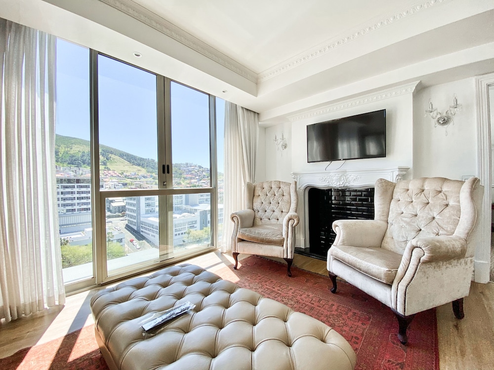 Premier Suite - Photo 5