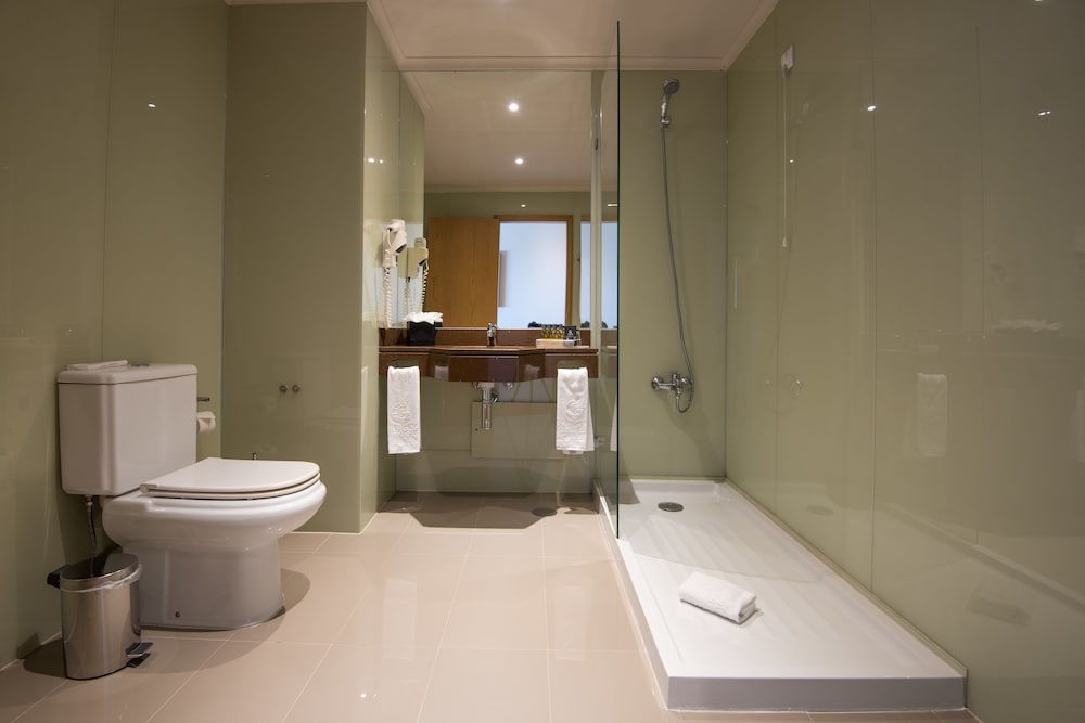 Twin Room, Sea View (3 Adults) - Photo 7