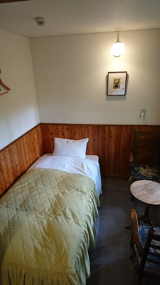 Standard Twin Room, Private Bathroom photo 2