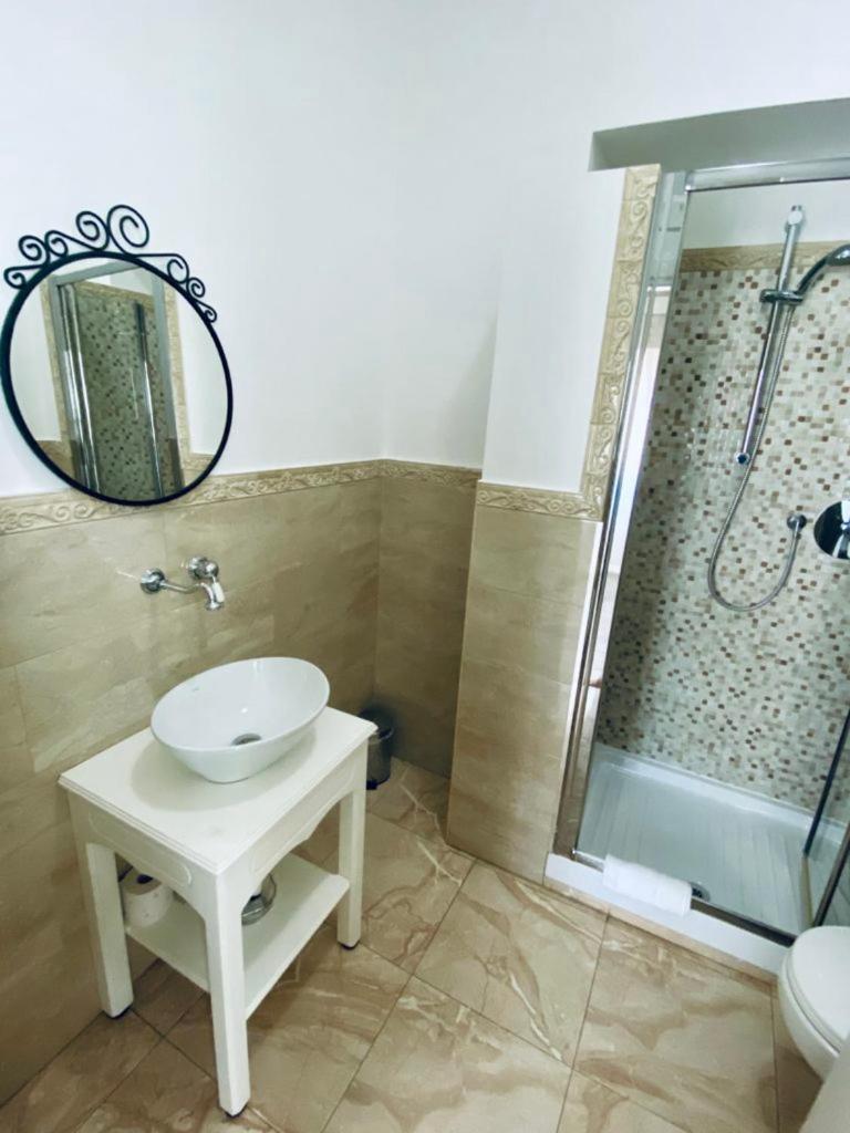 Economy Double Room - Photo 4