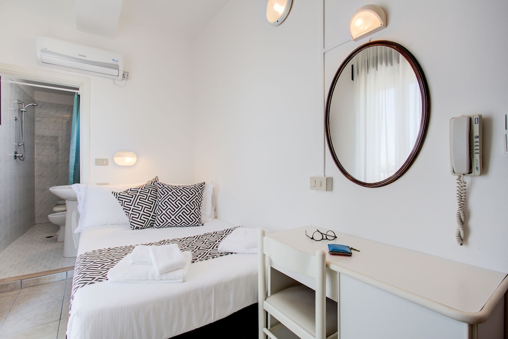 Economy Double Room - Photo 1