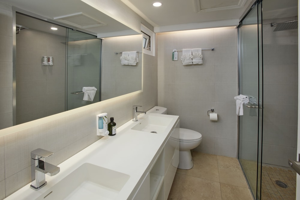 Premium Room, 2 Queen Beds, Oceanfront photo 3