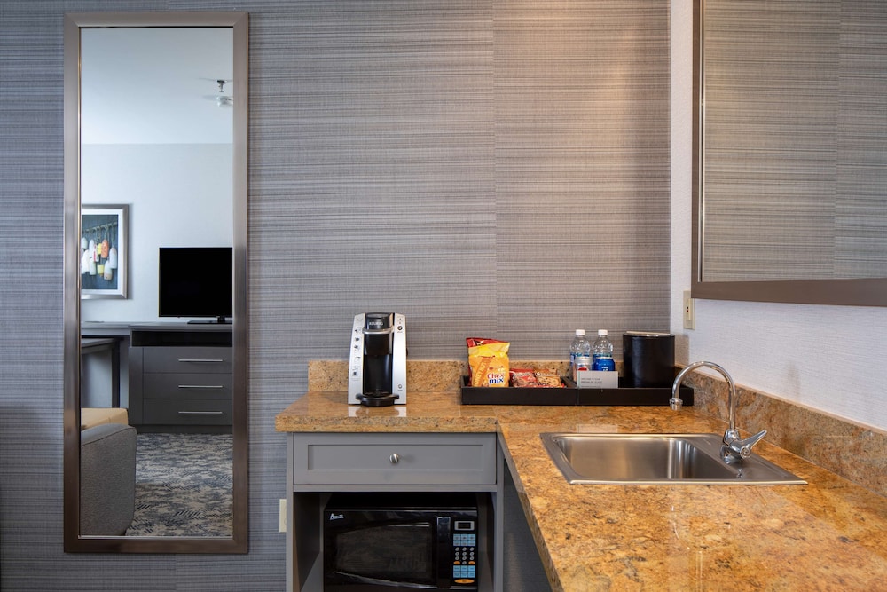 Suite, Accessible, Non Smoking - Photo 7