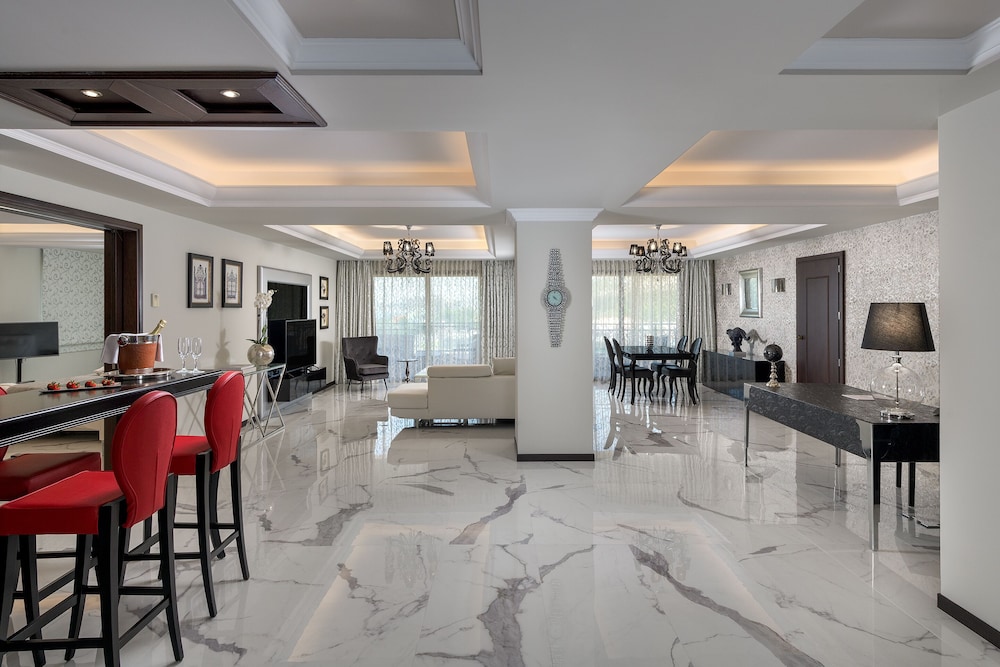 La Marquise Suite Sea View