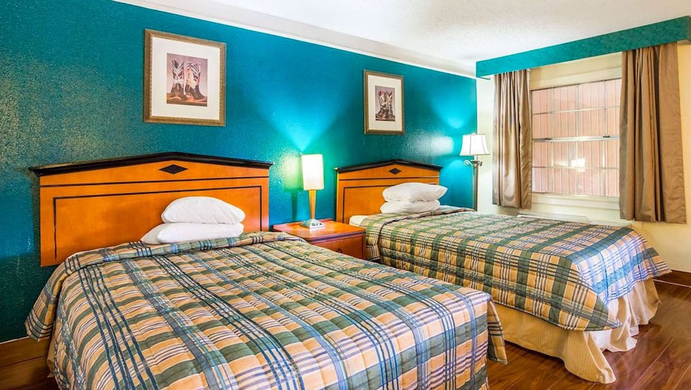 Suite, Multiple Beds, Smoking, Refrigerator & Microwave photo 1