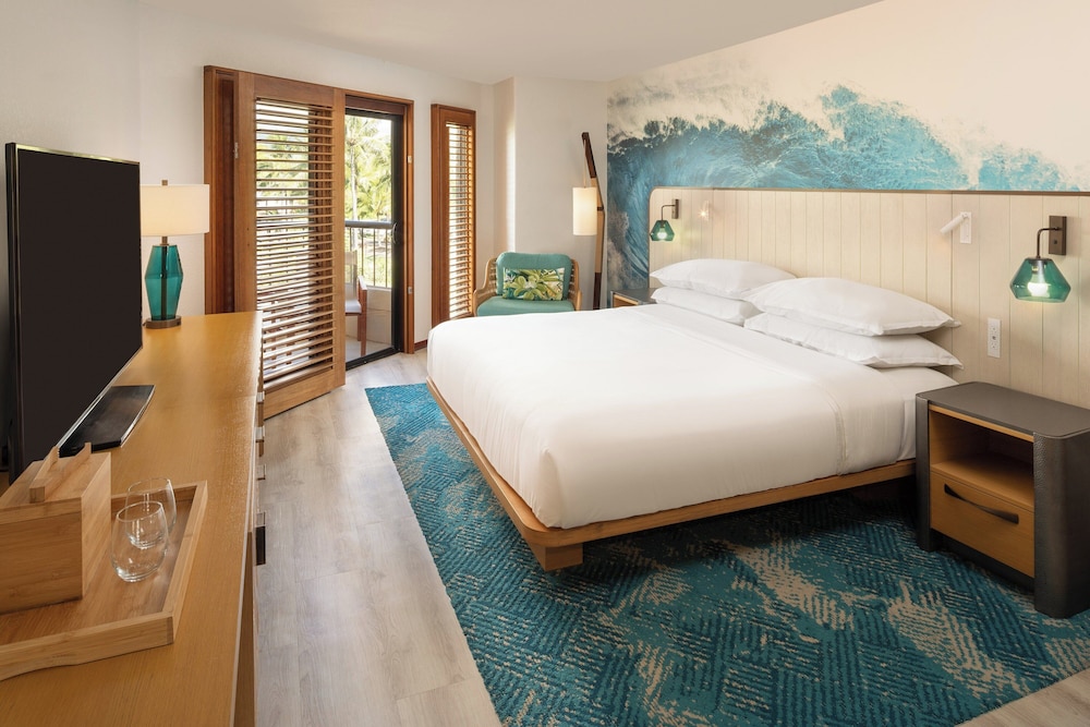 Room, 1 King Bed, Partial Ocean View