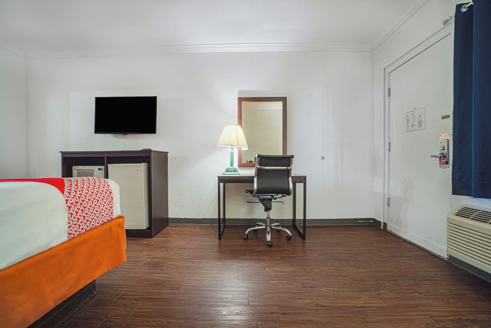 Room, 1 King Bed - Photo 2