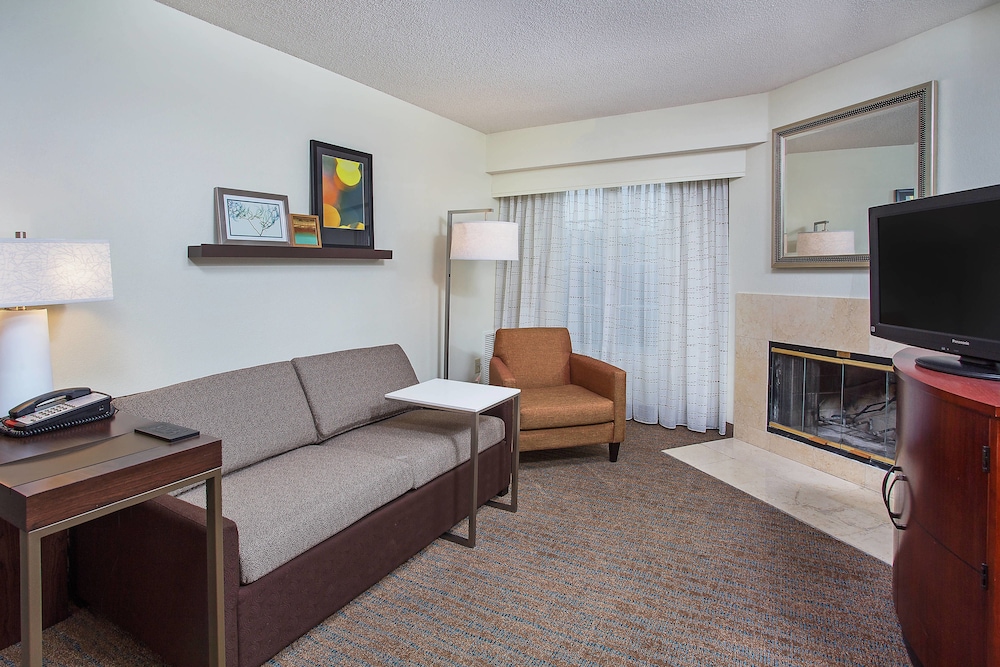 Suite, 1 Bedroom - Photo 4