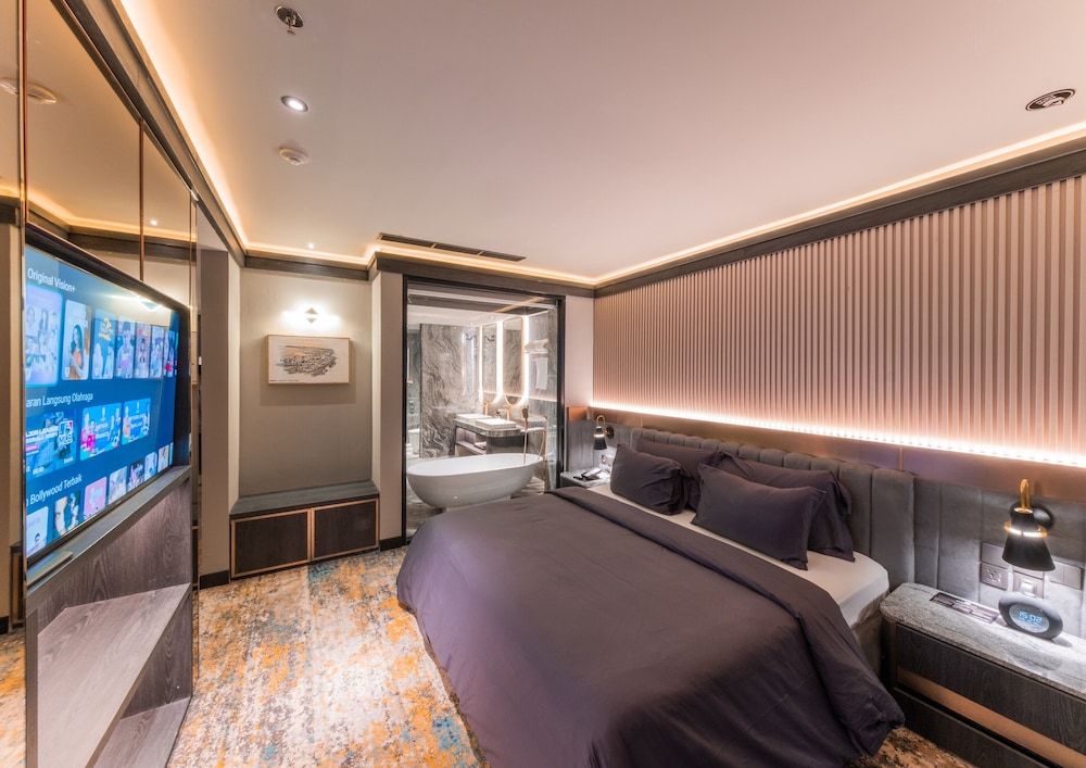 Executive Room - Photo 13