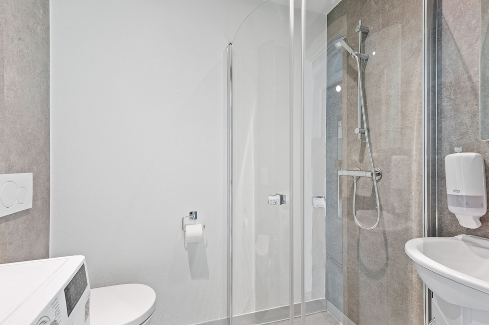 Apartment, 2 Bedrooms (402) - Photo 2