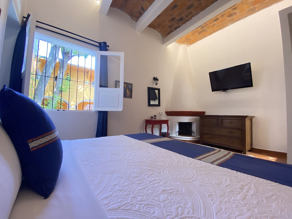 Romantic Suite, Jetted Tub photo 3