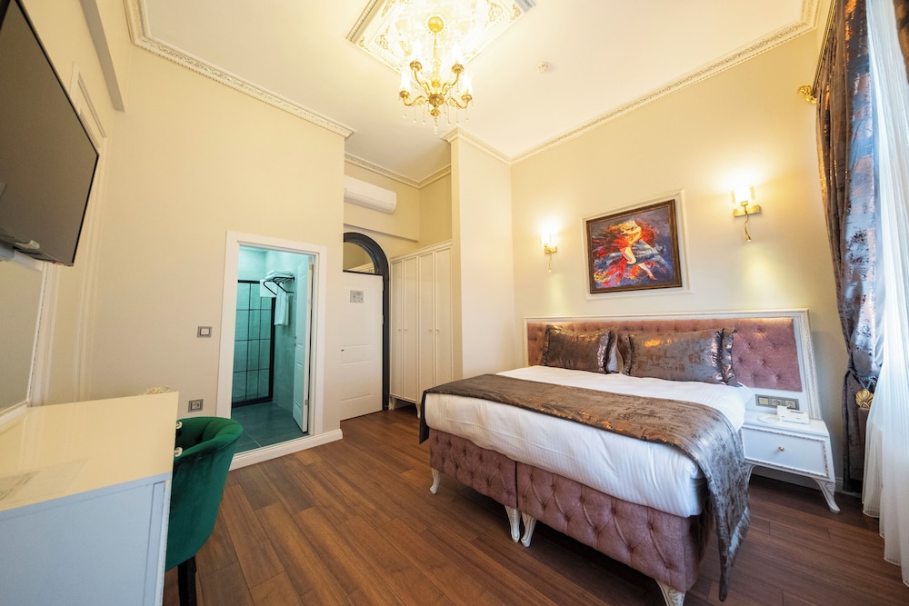 Deluxe Triple Room photo 3