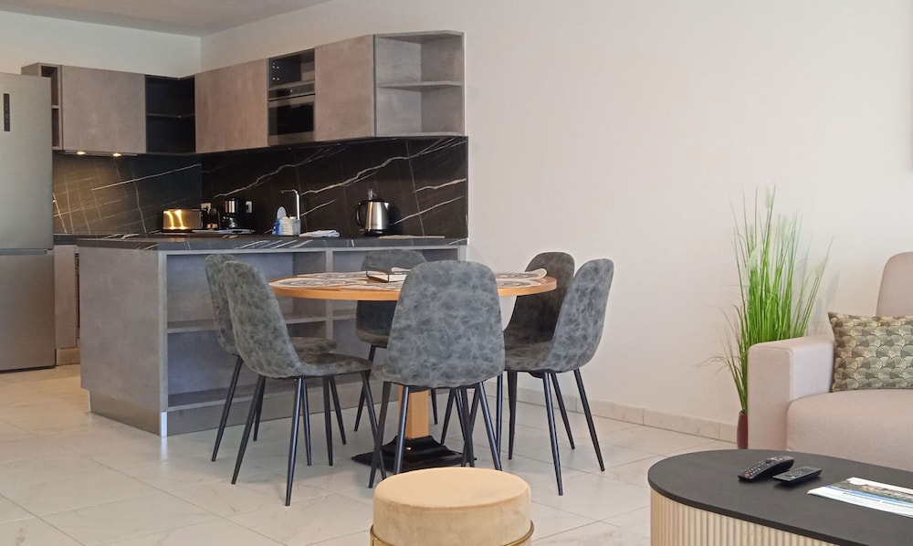 Apartment 6 people - 2 bedrooms - Pool and golf-course view - Loggia photo 2