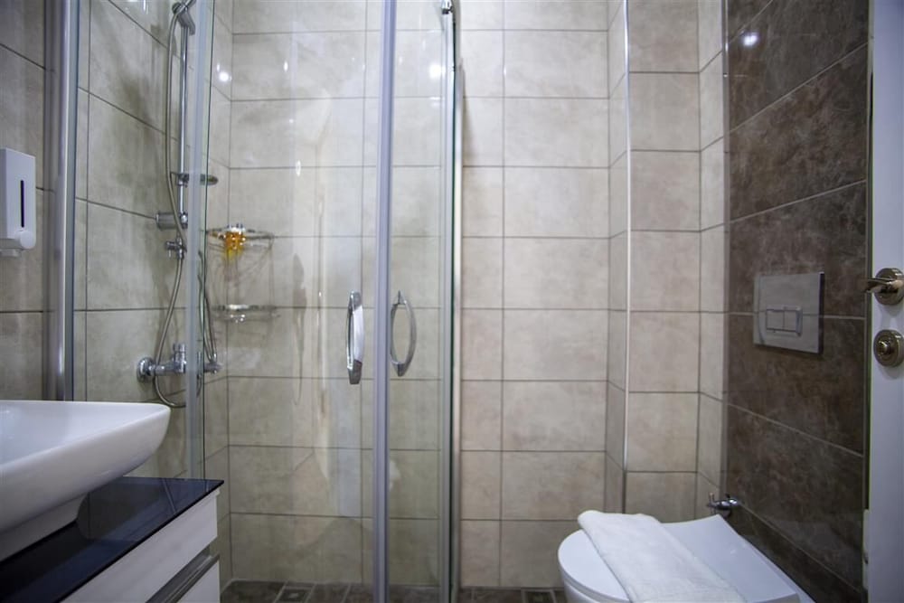 Luxury Suite thumbnail 6