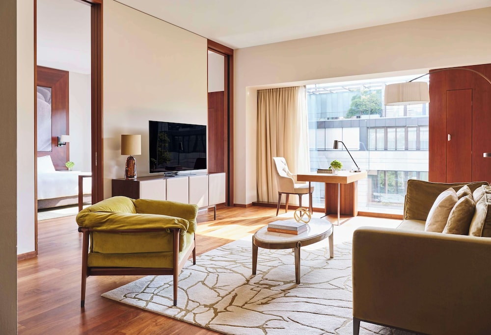 Suite, 3 Bedrooms (Residential)
