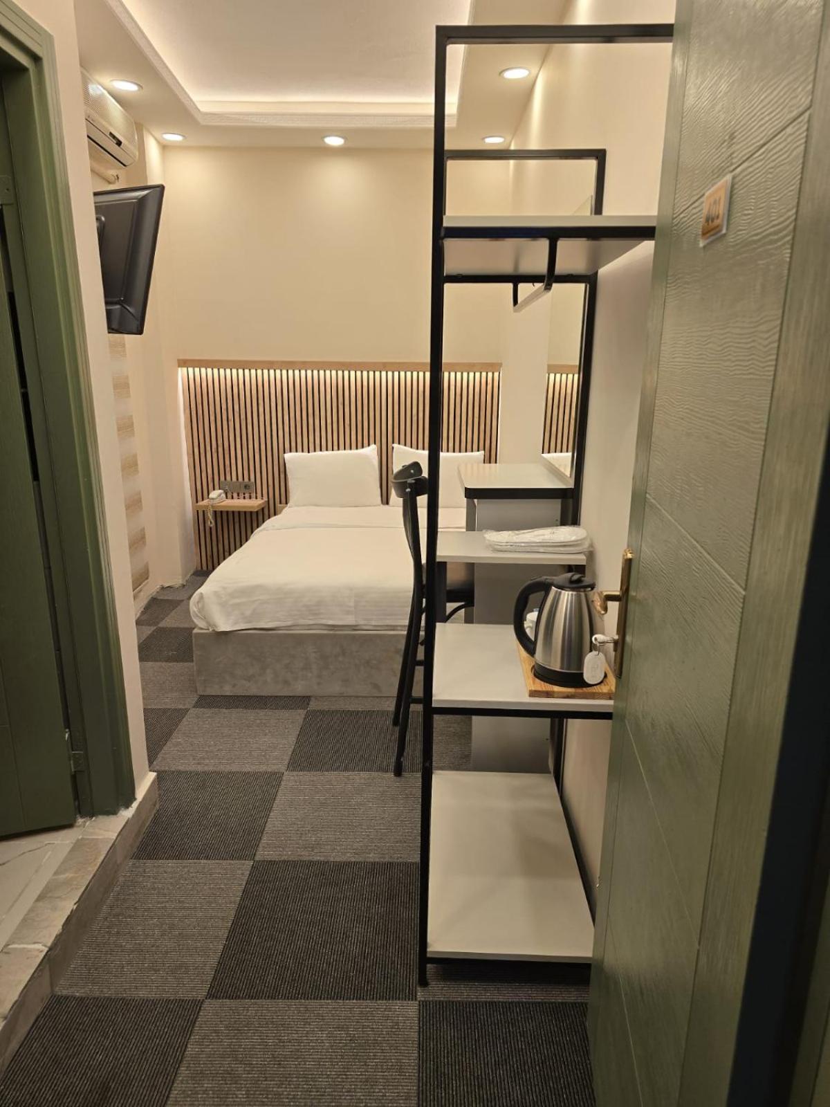 Queen Room photo 3
