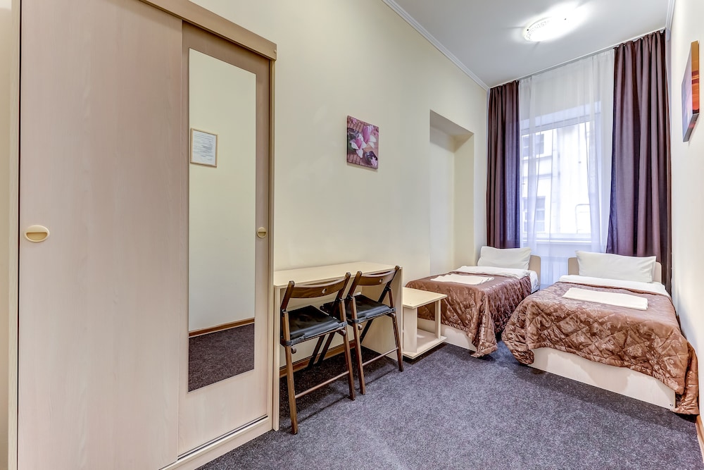 Economy Twin Room, Shared Bathroom photo 1
