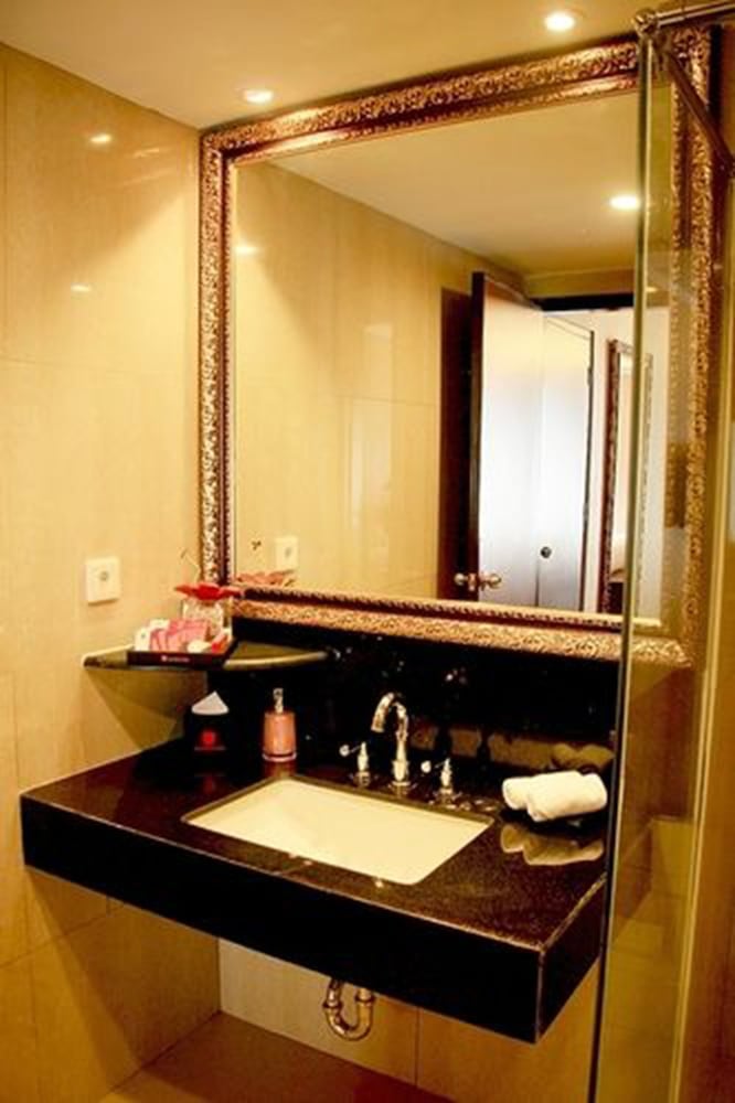 Superior Room, 1 King Bed, Sea View photo 3