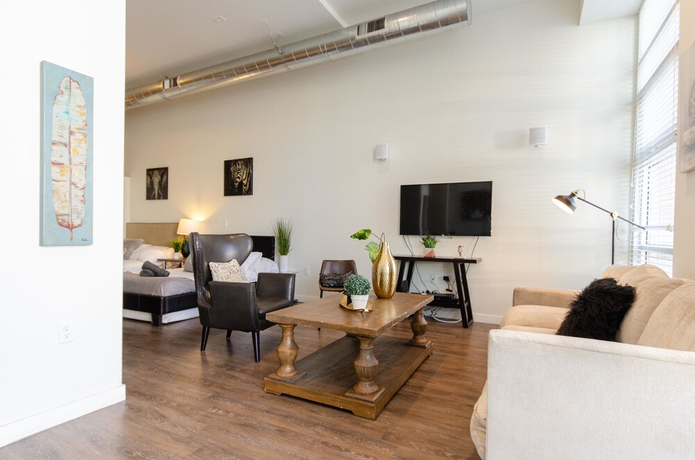 Deluxe Studio Suite, 1 Bedroom, Pool Access