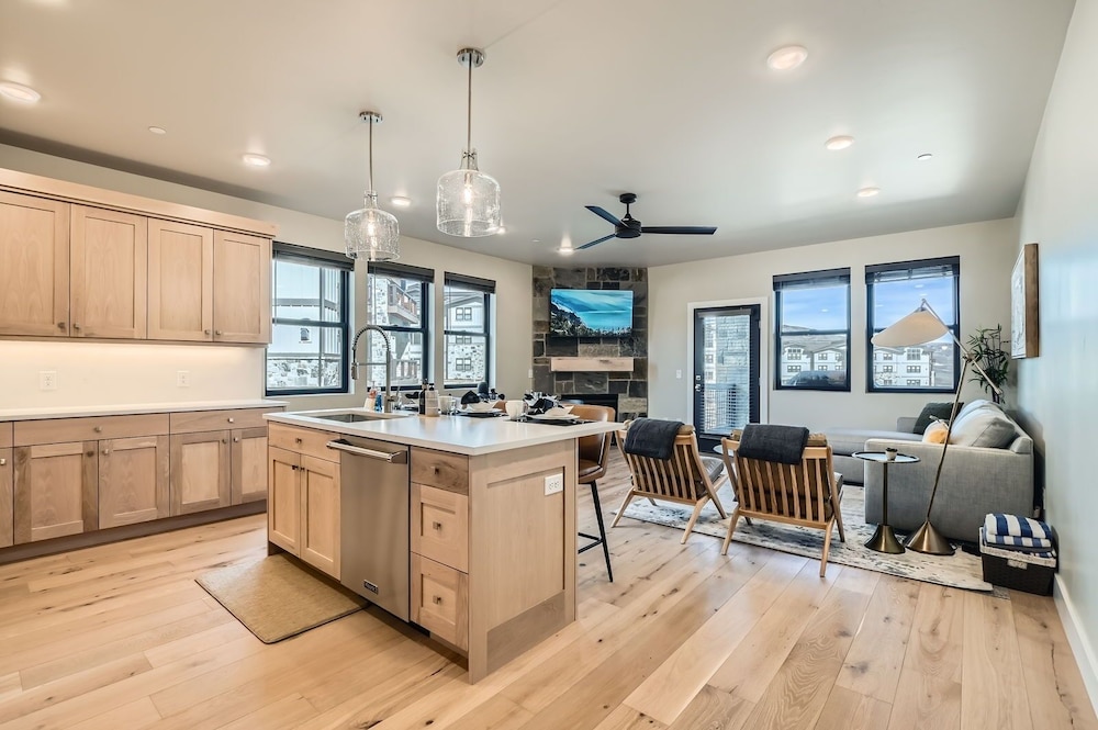Condo, 3 Bedrooms