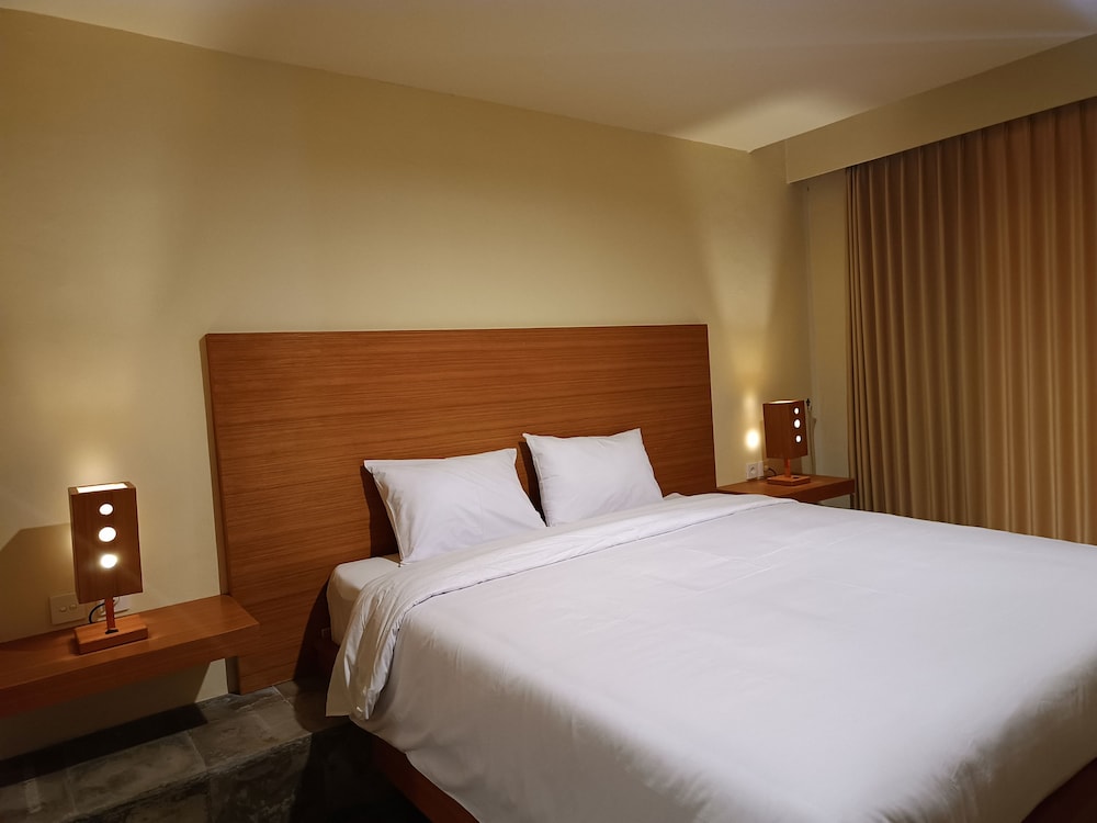 Deluxe Double Room, Pool View - Photo 1