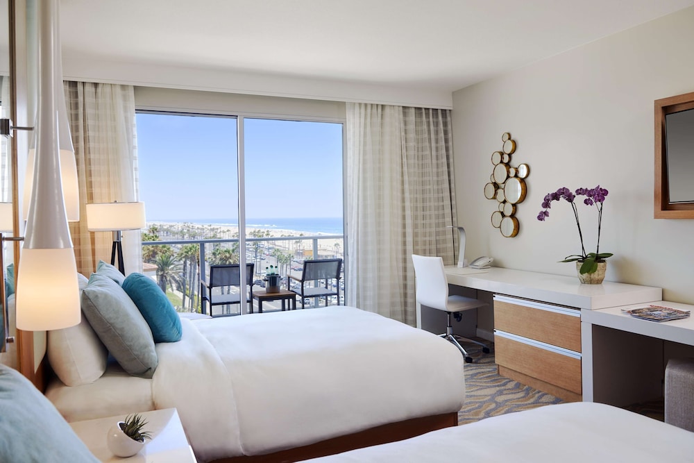 Room, 2 Queen Beds, Ocean View photo 2