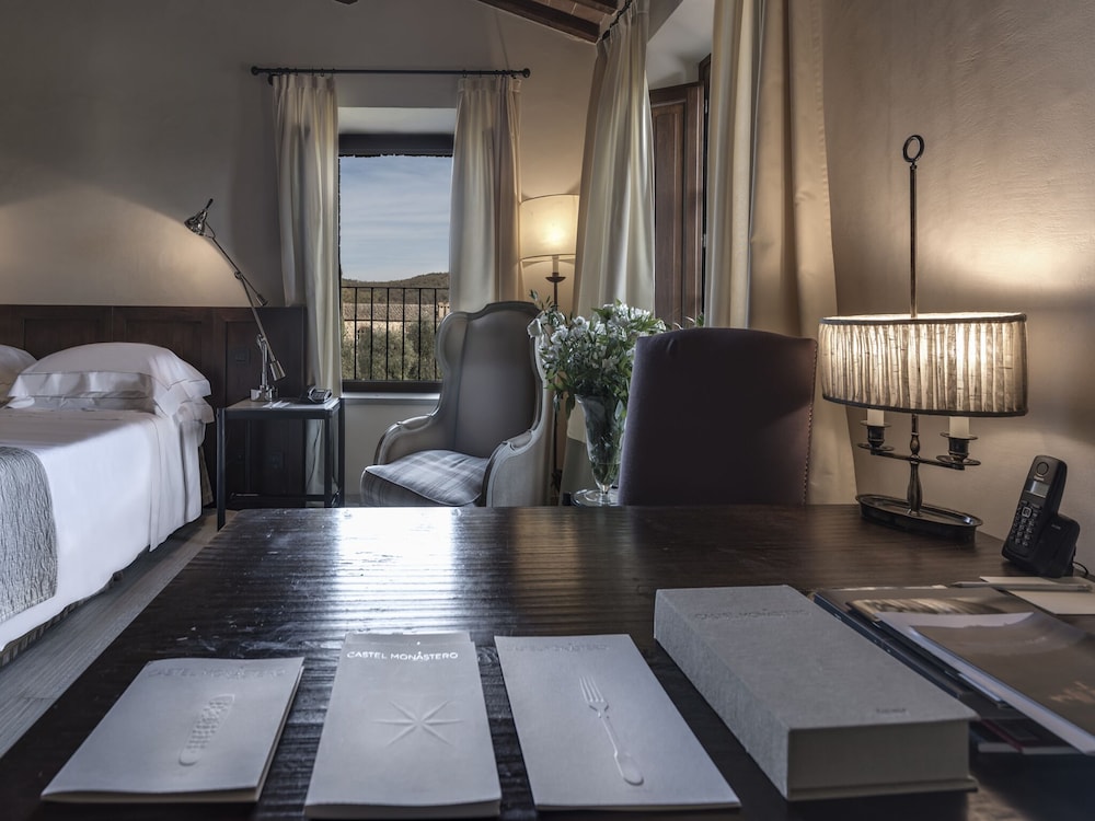 Deluxe Room - Photo 1